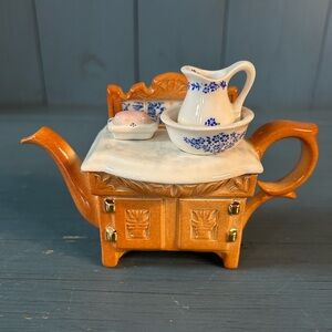 Vintage Cardew Designs Victorian Wash Stand Teapot